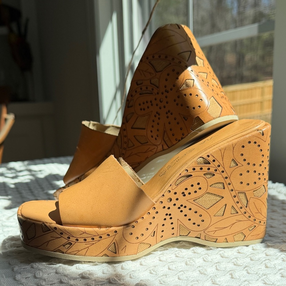Summer wedges
